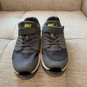 Boys Nike Gray Athletic Shoes Size 13 C